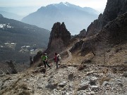 81 sullo sfondo Moregallo e Corni di Canzo...
